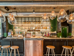 Bar met salonnetje meetingcentrum Eenheid